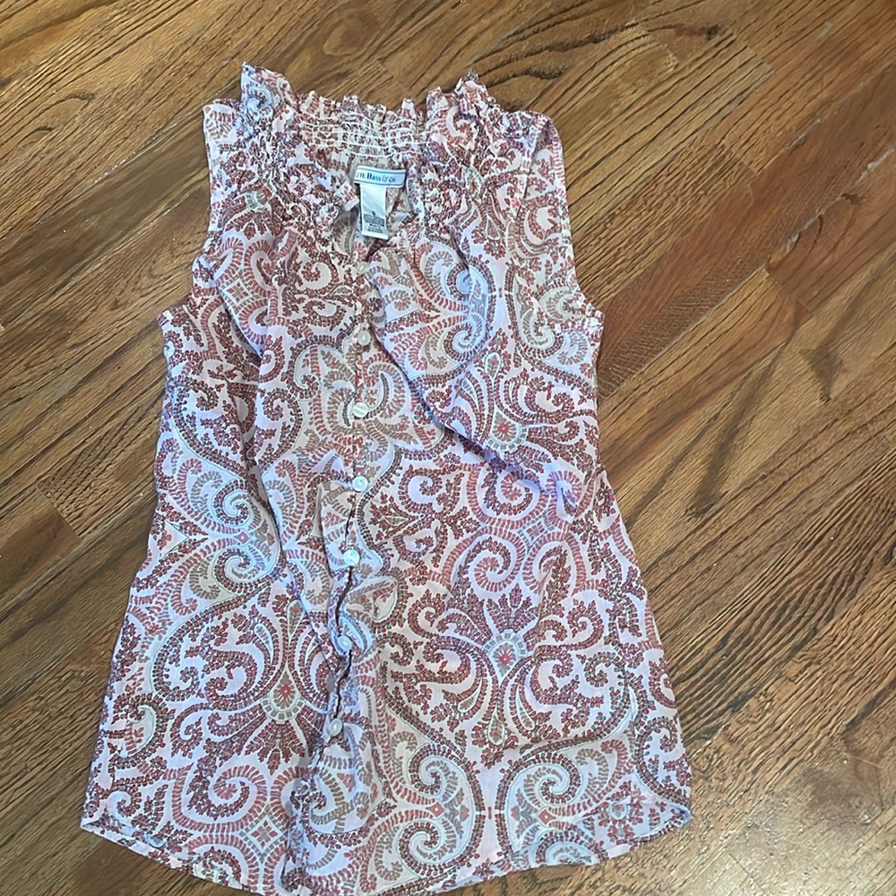 Detailed fancy top